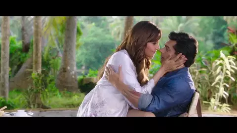 Bipasha Basu - Hot Kissing Scene