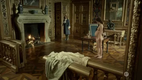 Anna Brewster - Versailles s02e01 (2017)