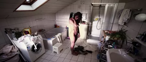 Alexandra Finder nude - Die Frau des Polizisten (2013)