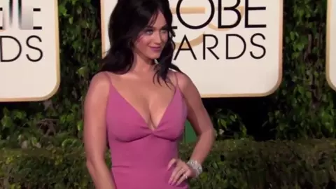 Katy Perry Sexy Cleavage - Golden Globe Awards (2016)