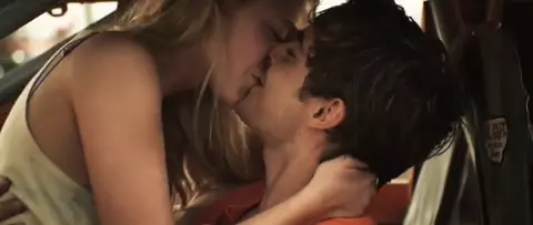 Heather Graham, Maika Monroe Sexy - At Any Price (2012)