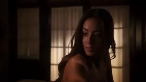 Chloe Bennet sexy – Marvels Agents of S.H.I.E.L.D. s01e05 (2013)