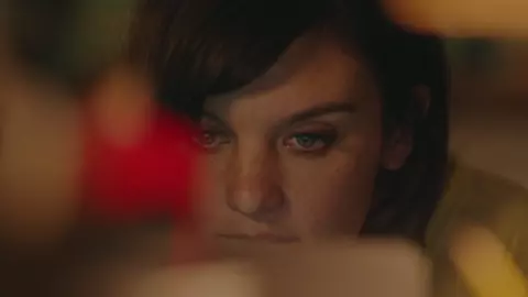 Frankie Shaw Nude - SMILF s01e01 (2017)