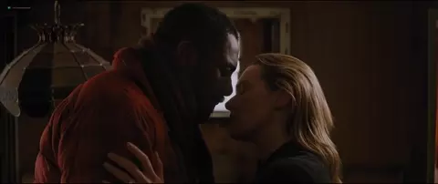 Kate Winslet Sexy - The Mountain Between Us (2017)