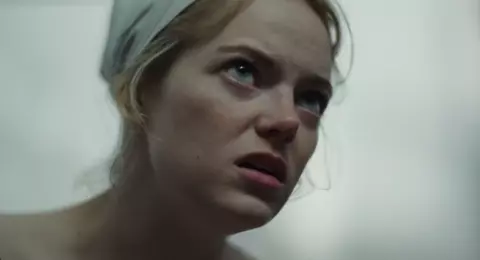 Emma Stone nude - The Favourite (2018)