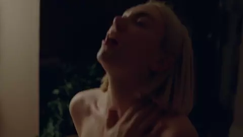 Madeline Wise naked - Crashing s03e03 (2019)