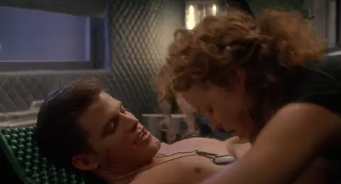 Dina Meyer nude – Starship Troopers (1997)