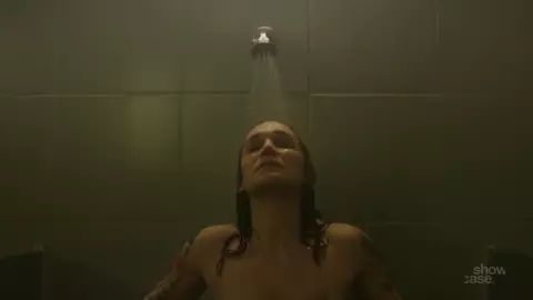 Nicole da Silva sexy – Wentworth s05e02 (2017)