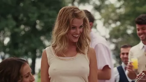 Alice Eve sexy – Sex and the City 2 (2010)