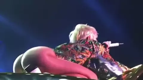 Miley Cyrus - Hot Sexy on Stage