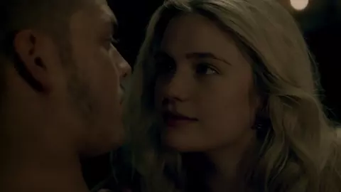 Nude Alicia Agneson - Vikings s05e12 (2017)