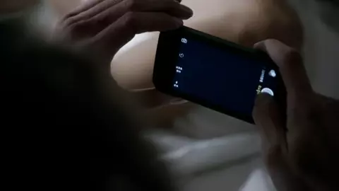 Sasha Alexander in masturbation sex scene from TV series Shameless S06e01 (2016)