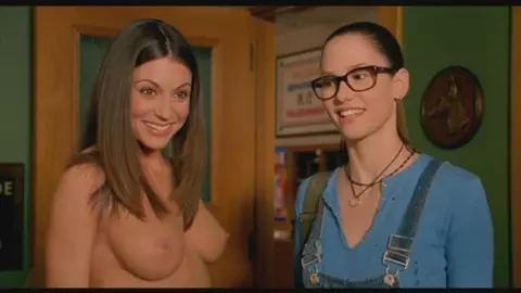 Slender Cerina Vincent dislikes wearing clothes in Not Another Teen Movie (2001)