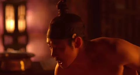 No time to think about morality when Cho Yeo-jeong kills fucker in The Concubine (2012)