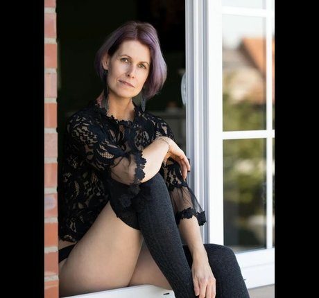 christina-modelpage79